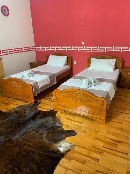 Christina'S House With 2 Bedrooms And Free Parking Gjirokastër Eksteriør billede
