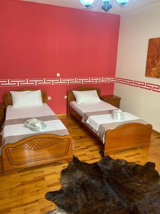 Christina'S House With 2 Bedrooms And Free Parking Gjirokastër Eksteriør billede