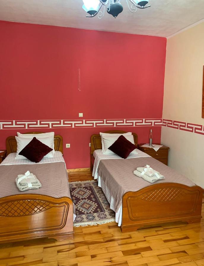 Christina'S House With 2 Bedrooms And Free Parking Gjirokastër Eksteriør billede